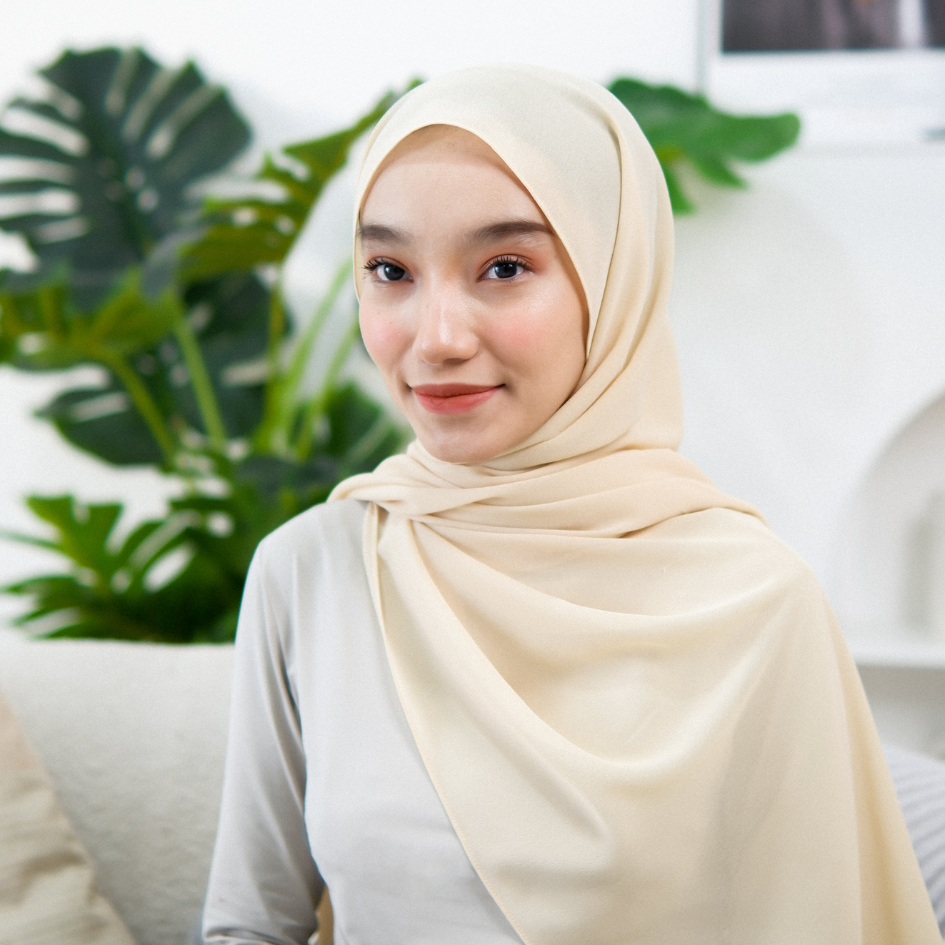 She-ffon Series in Cream